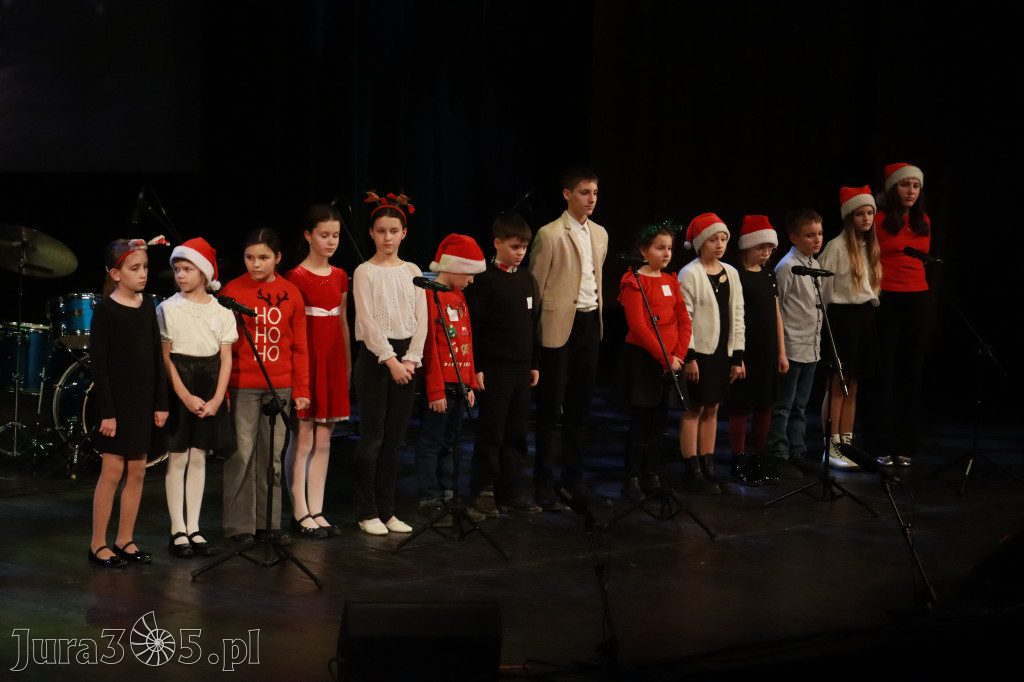 Fotorelacja: Koncert Świąteczny Szkoły Muzycznej i SP3 w MOK Zawiercie