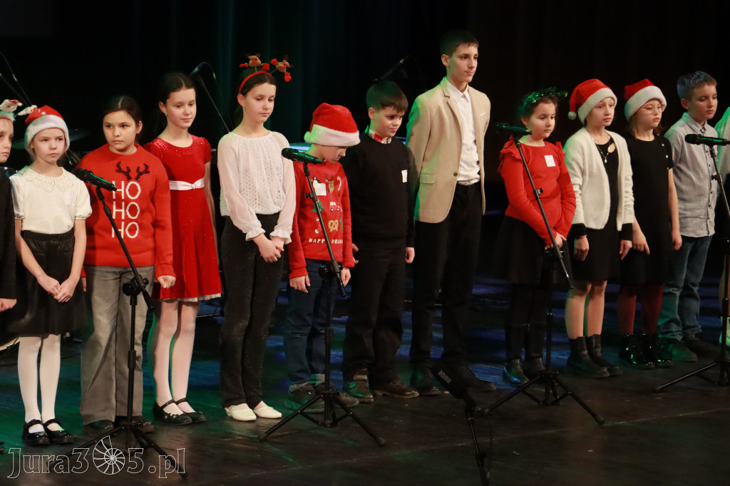 Fotorelacja: Koncert Świąteczny Szkoły Muzycznej i SP3 w MOK Zawiercie