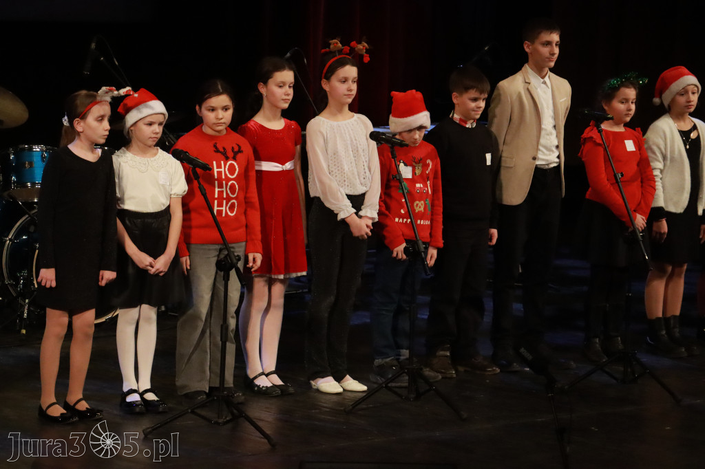 Fotorelacja: Koncert Świąteczny Szkoły Muzycznej i SP3 w MOK Zawiercie