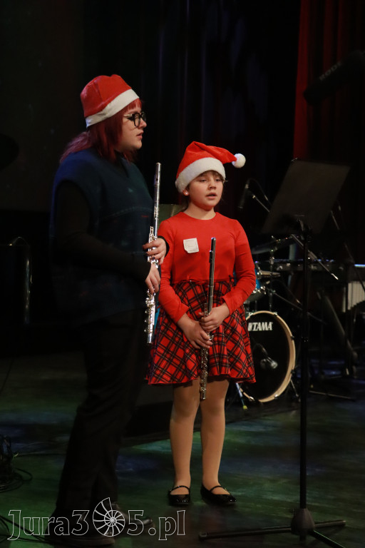 Fotorelacja: Koncert Świąteczny Szkoły Muzycznej i SP3 w MOK Zawiercie