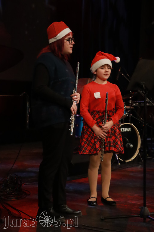 Fotorelacja: Koncert Świąteczny Szkoły Muzycznej i SP3 w MOK Zawiercie