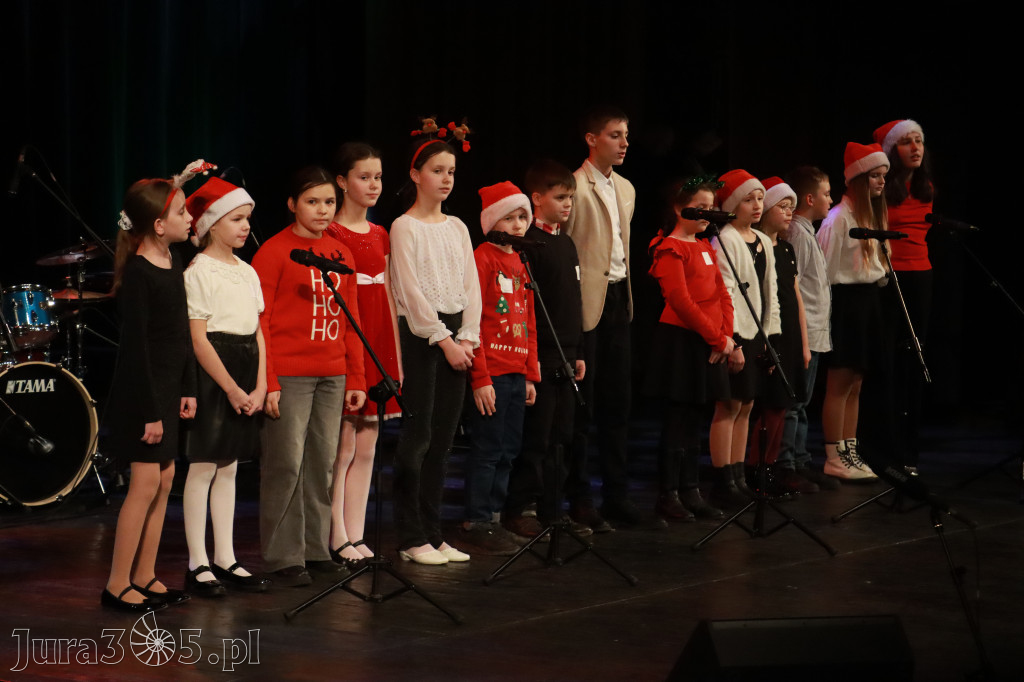 Fotorelacja: Koncert Świąteczny Szkoły Muzycznej i SP3 w MOK Zawiercie