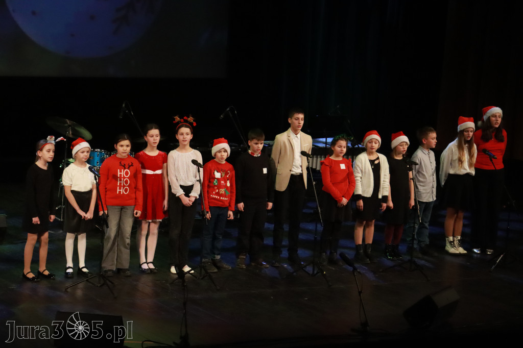 Fotorelacja: Koncert Świąteczny Szkoły Muzycznej i SP3 w MOK Zawiercie