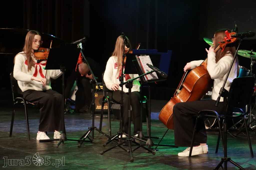 Fotorelacja: Koncert Świąteczny Szkoły Muzycznej i SP3 w MOK Zawiercie