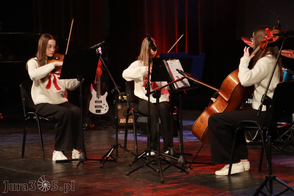 Fotorelacja: Koncert Świąteczny Szkoły Muzycznej i SP3 w MOK Zawiercie