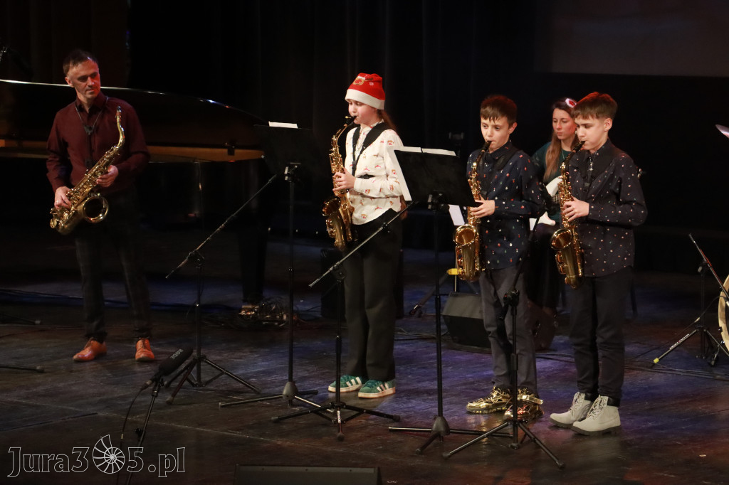 Fotorelacja: Koncert Świąteczny Szkoły Muzycznej i SP3 w MOK Zawiercie