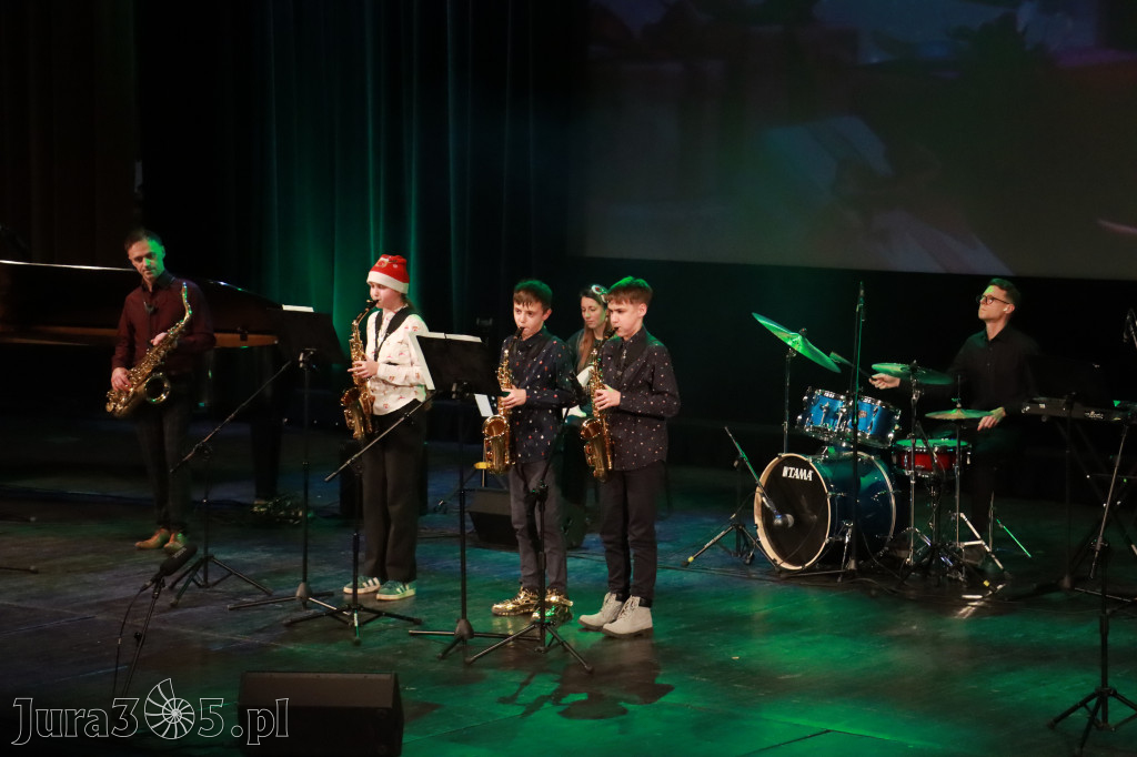 Fotorelacja: Koncert Świąteczny Szkoły Muzycznej i SP3 w MOK Zawiercie