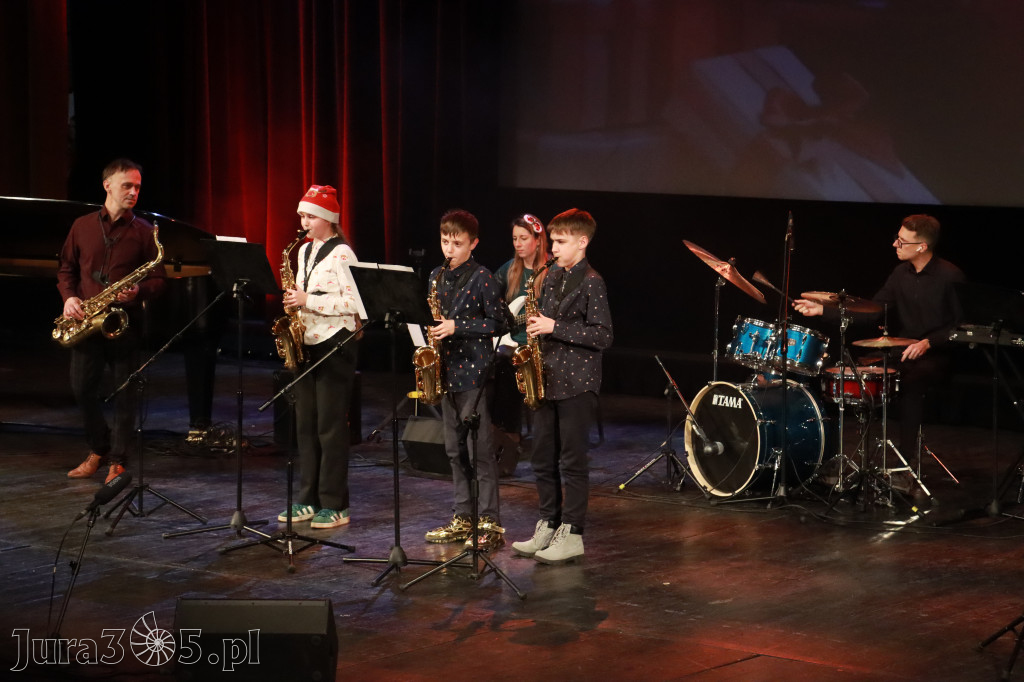 Fotorelacja: Koncert Świąteczny Szkoły Muzycznej i SP3 w MOK Zawiercie