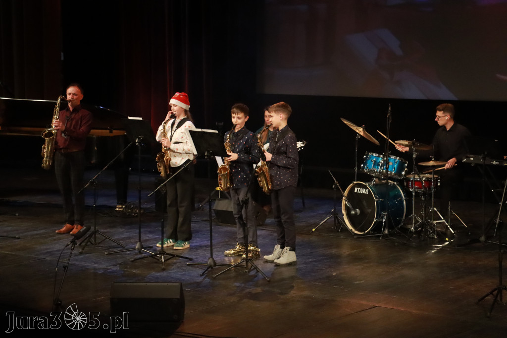Fotorelacja: Koncert Świąteczny Szkoły Muzycznej i SP3 w MOK Zawiercie