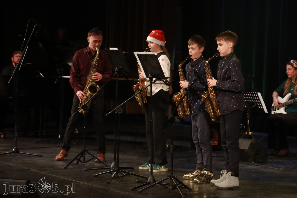 Fotorelacja: Koncert Świąteczny Szkoły Muzycznej i SP3 w MOK Zawiercie