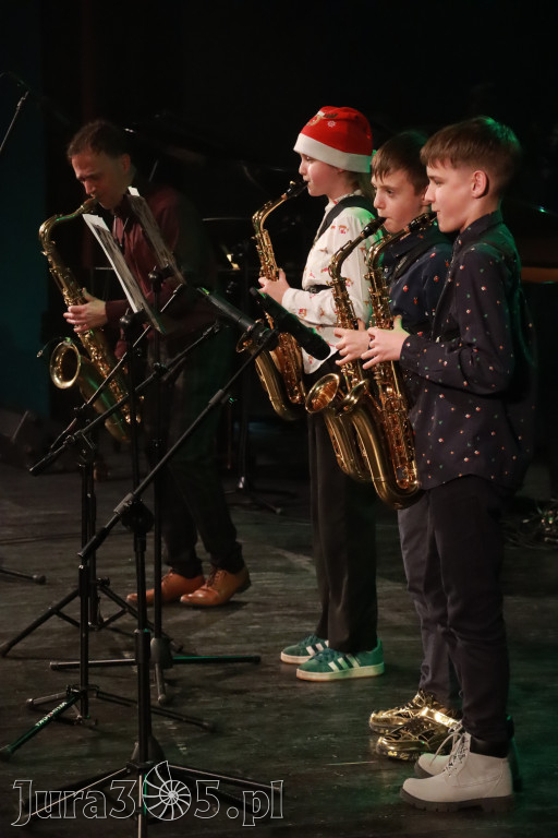 Fotorelacja: Koncert Świąteczny Szkoły Muzycznej i SP3 w MOK Zawiercie