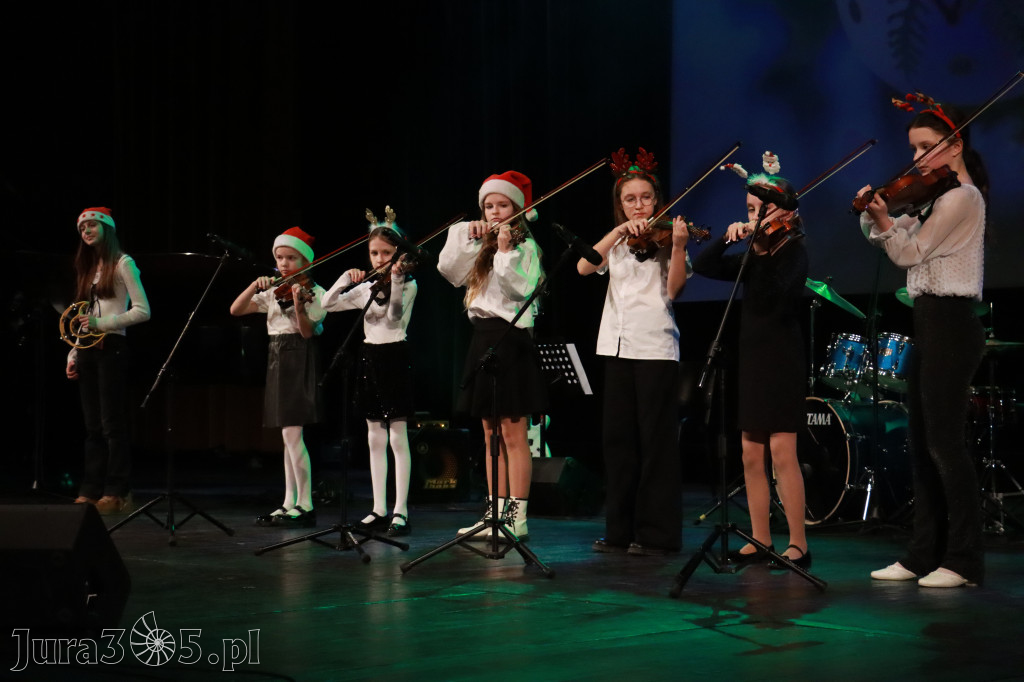 Fotorelacja: Koncert Świąteczny Szkoły Muzycznej i SP3 w MOK Zawiercie