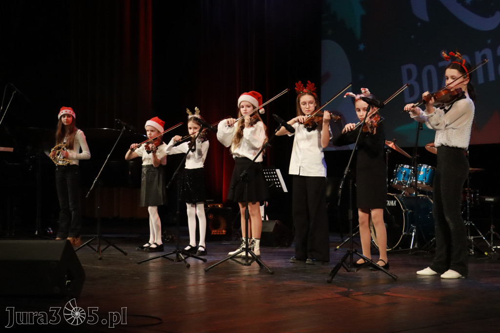 Fotorelacja: Koncert Świąteczny Szkoły Muzycznej i SP3 w MOK Zawiercie