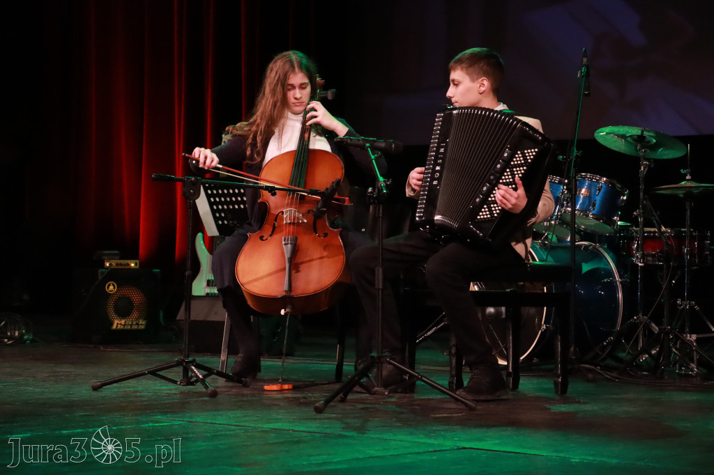 Fotorelacja: Koncert Świąteczny Szkoły Muzycznej i SP3 w MOK Zawiercie
