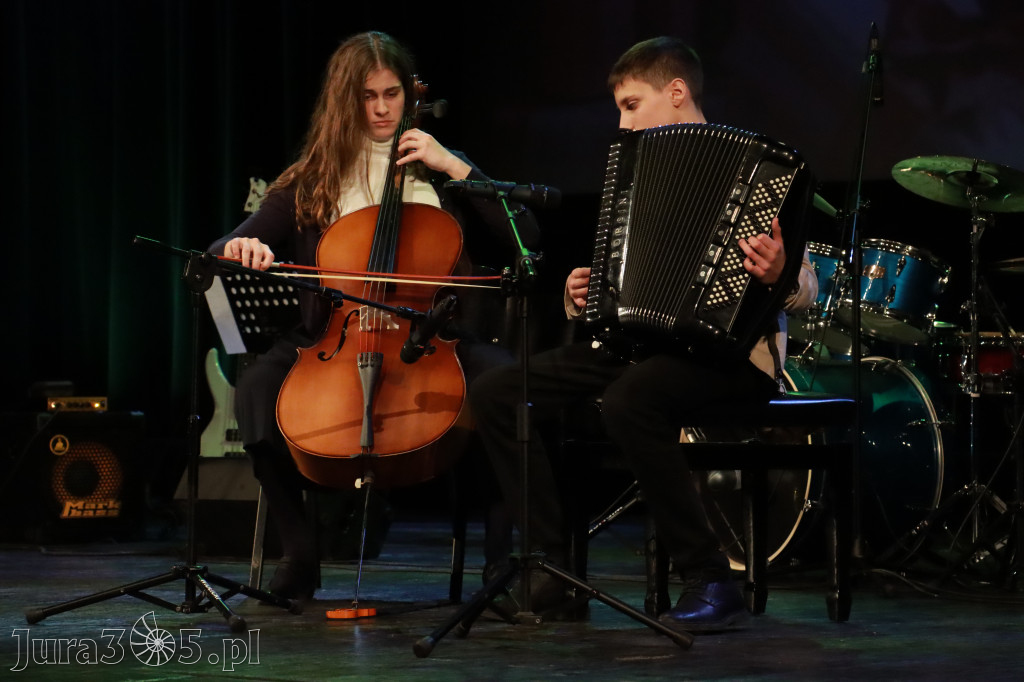 Fotorelacja: Koncert Świąteczny Szkoły Muzycznej i SP3 w MOK Zawiercie