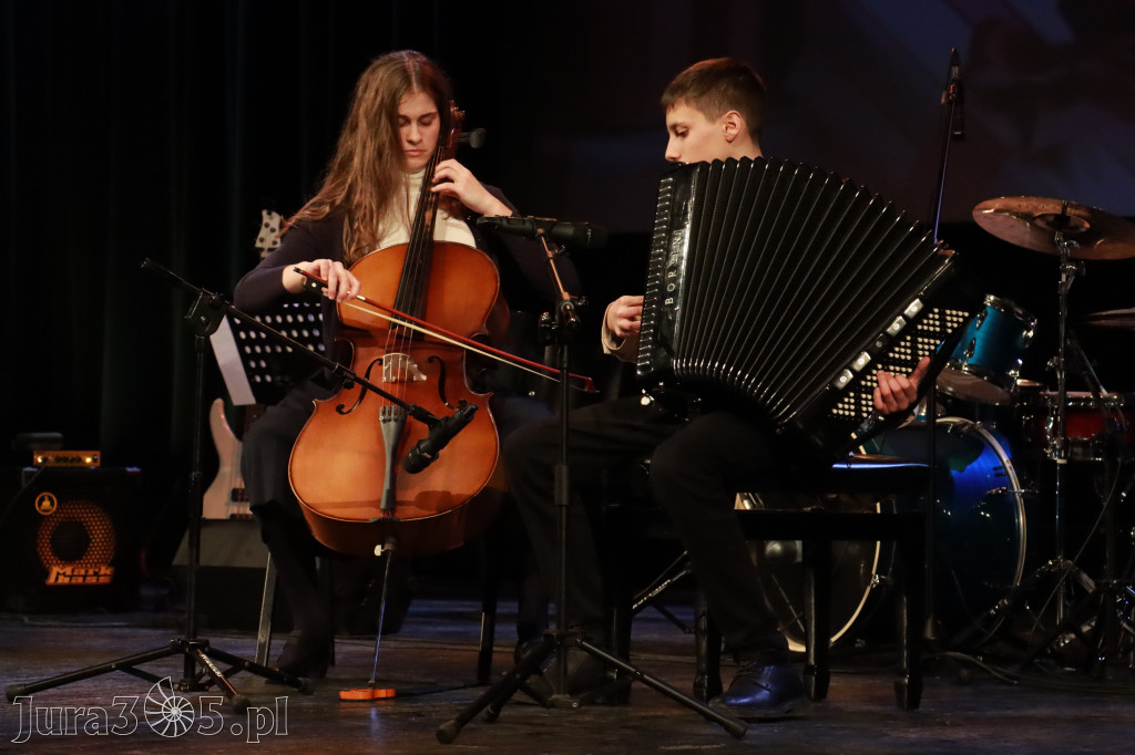 Fotorelacja: Koncert Świąteczny Szkoły Muzycznej i SP3 w MOK Zawiercie