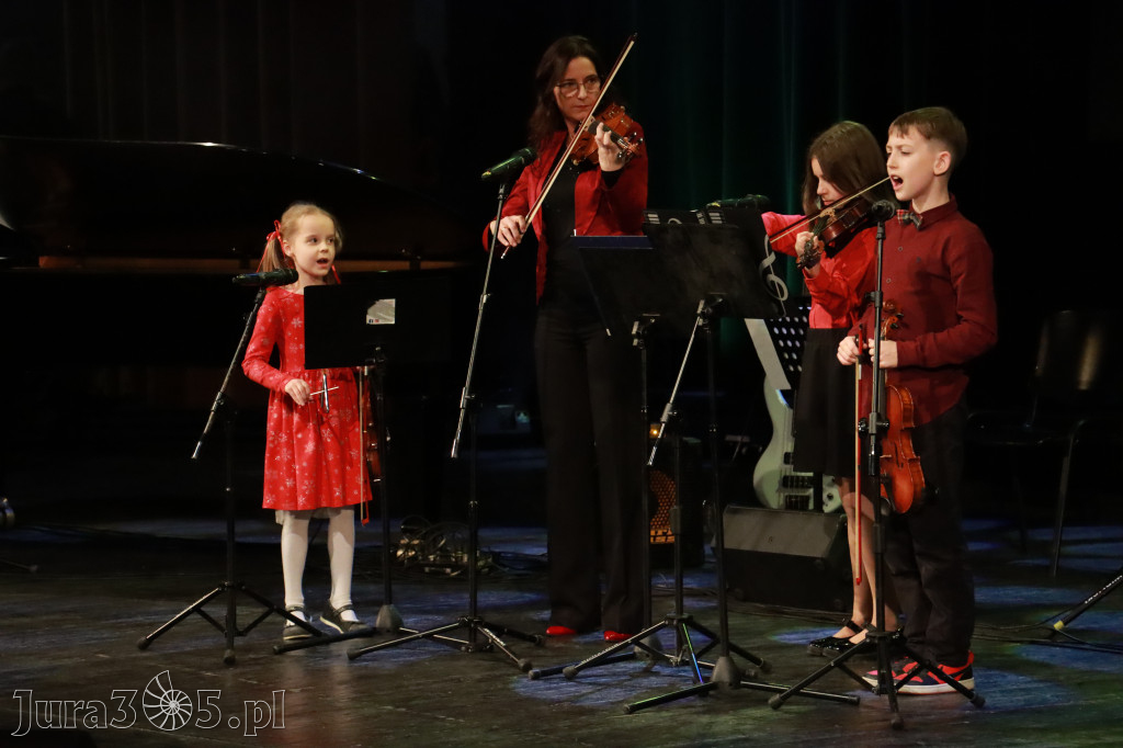 Fotorelacja: Koncert Świąteczny Szkoły Muzycznej i SP3 w MOK Zawiercie