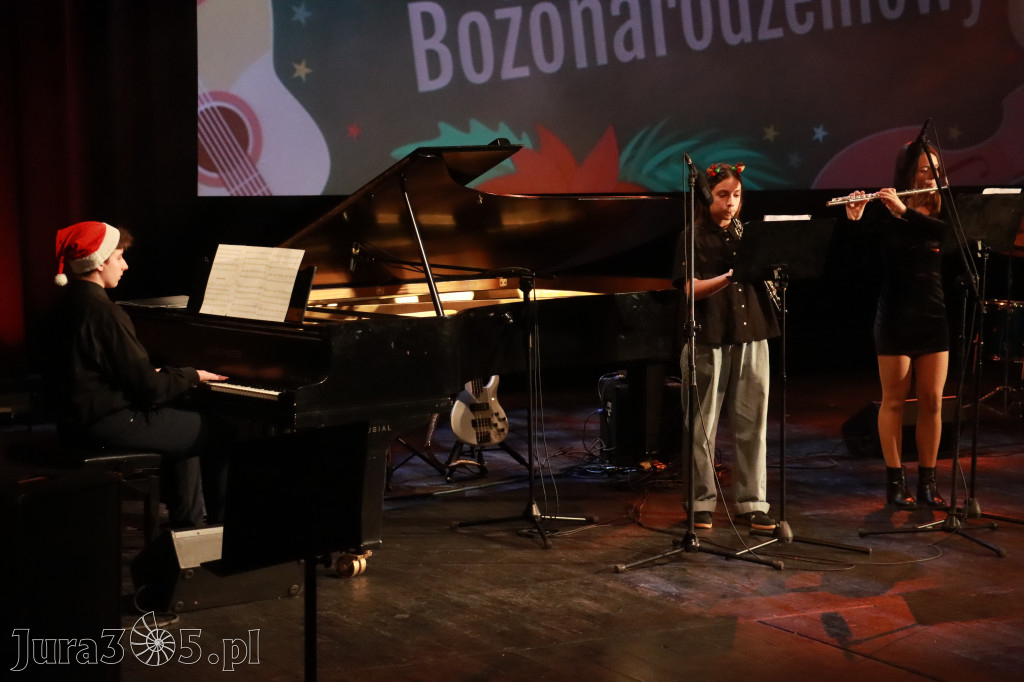 Fotorelacja: Koncert Świąteczny Szkoły Muzycznej i SP3 w MOK Zawiercie