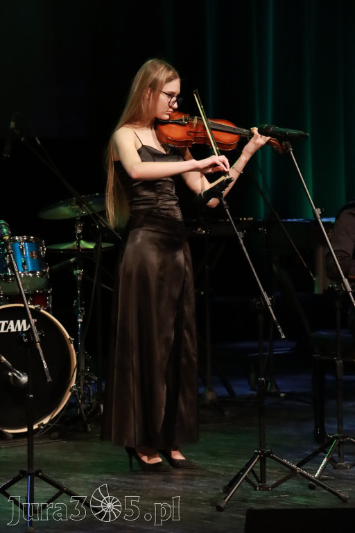 Fotorelacja: Koncert Świąteczny Szkoły Muzycznej i SP3 w MOK Zawiercie