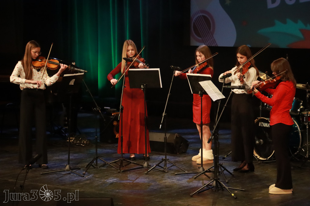 Fotorelacja: Koncert Świąteczny Szkoły Muzycznej i SP3 w MOK Zawiercie