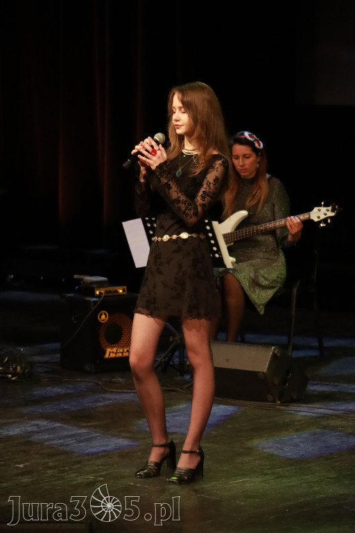 Fotorelacja: Koncert Świąteczny Szkoły Muzycznej i SP3 w MOK Zawiercie