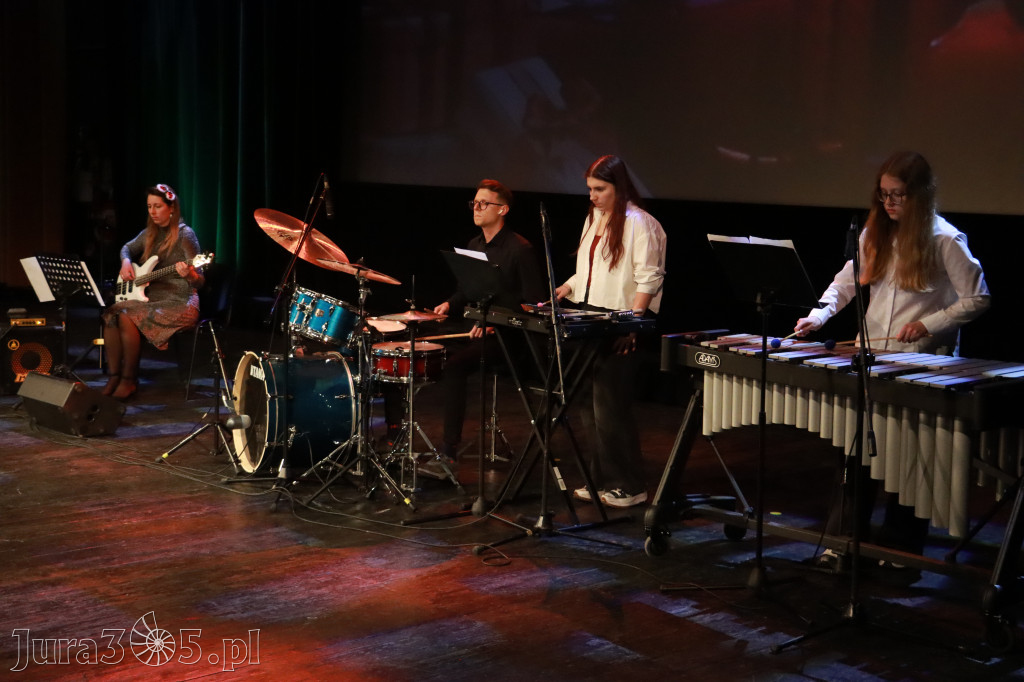 Fotorelacja: Koncert Świąteczny Szkoły Muzycznej i SP3 w MOK Zawiercie