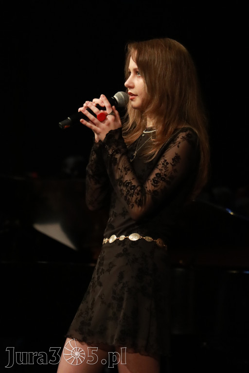 Fotorelacja: Koncert Świąteczny Szkoły Muzycznej i SP3 w MOK Zawiercie