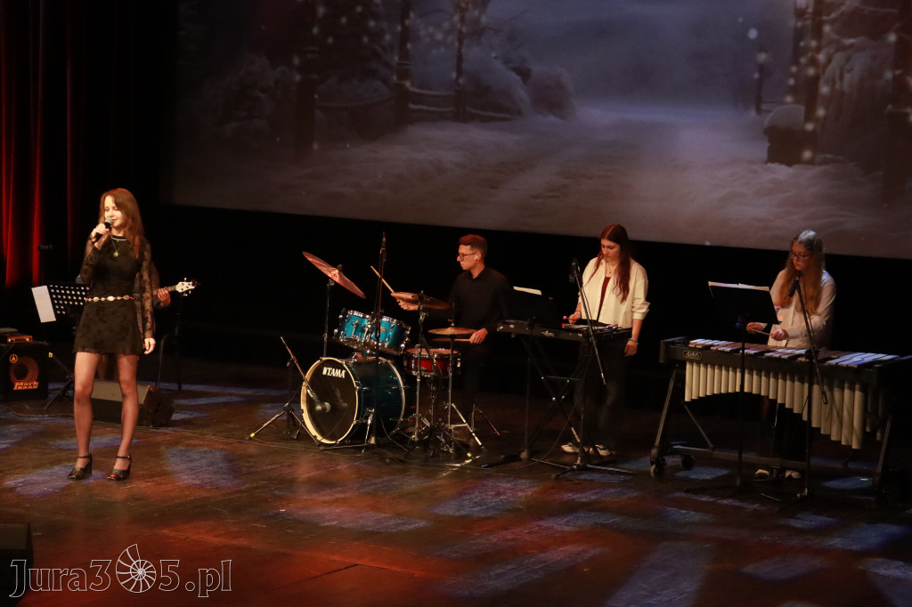 Fotorelacja: Koncert Świąteczny Szkoły Muzycznej i SP3 w MOK Zawiercie