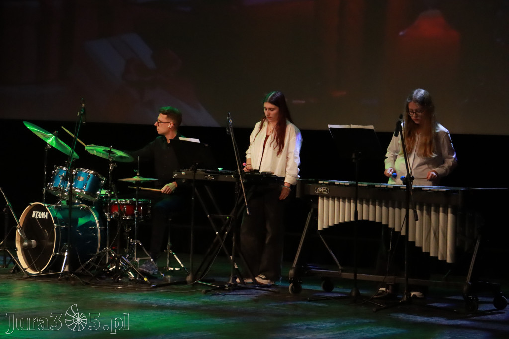 Fotorelacja: Koncert Świąteczny Szkoły Muzycznej i SP3 w MOK Zawiercie