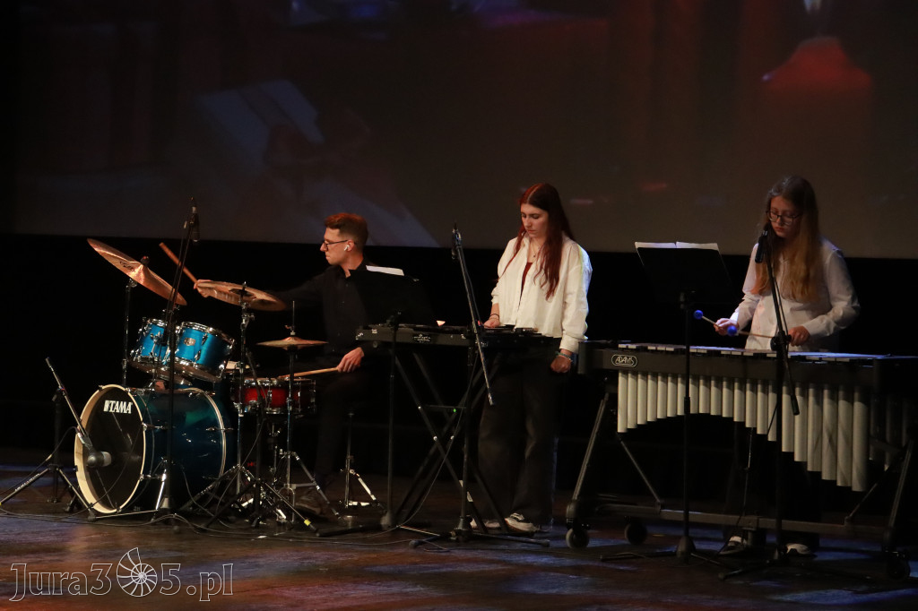 Fotorelacja: Koncert Świąteczny Szkoły Muzycznej i SP3 w MOK Zawiercie