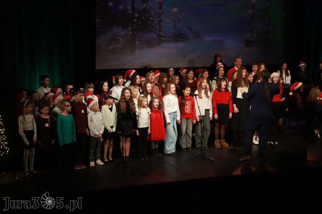 Fotorelacja: Koncert Świąteczny Szkoły Muzycznej i SP3 w MOK Zawiercie