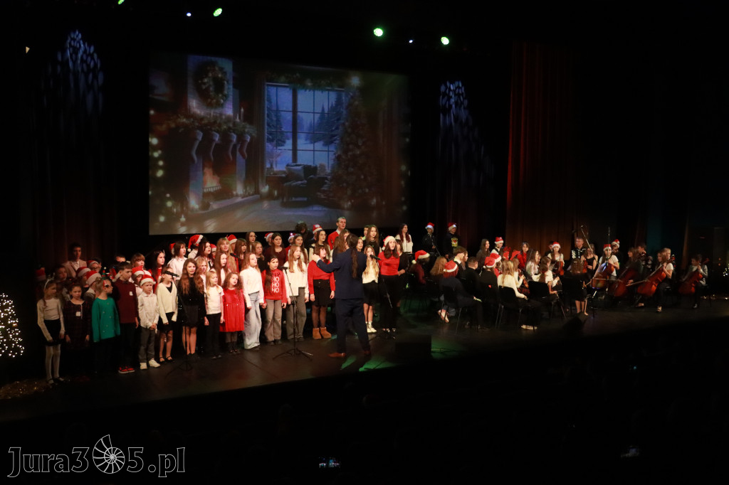 Fotorelacja: Koncert Świąteczny Szkoły Muzycznej i SP3 w MOK Zawiercie