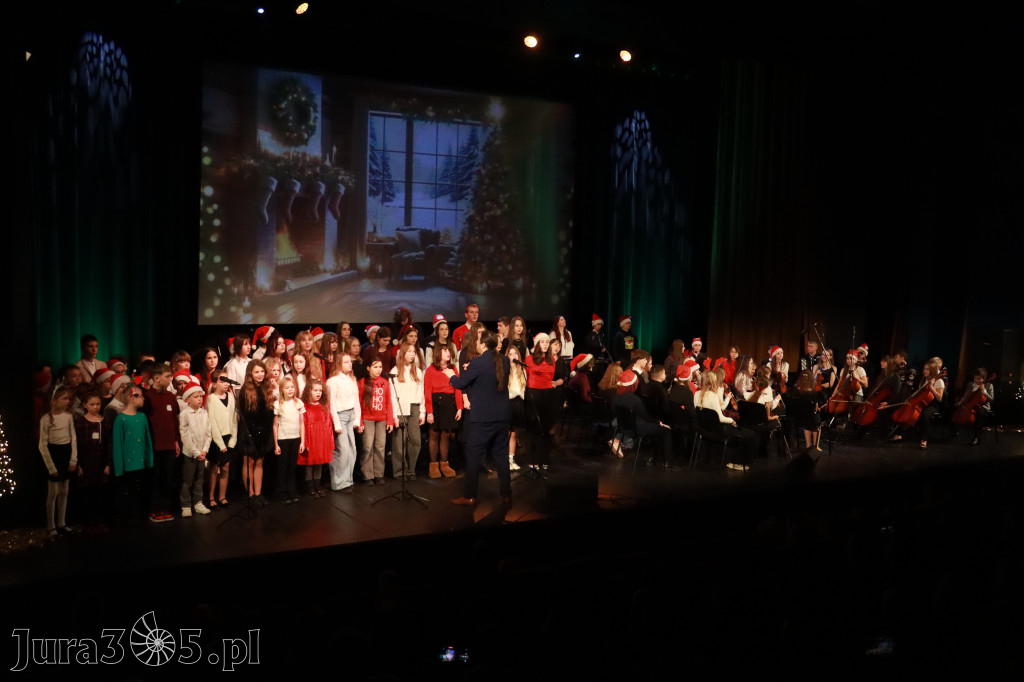 Fotorelacja: Koncert Świąteczny Szkoły Muzycznej i SP3 w MOK Zawiercie