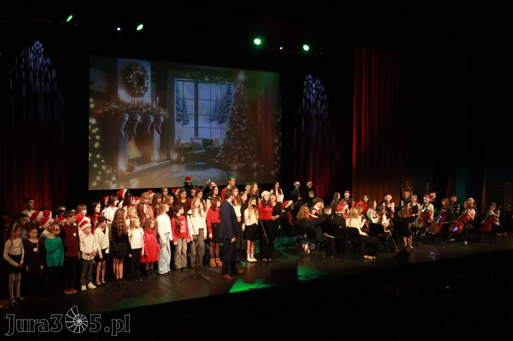 Fotorelacja: Koncert Świąteczny Szkoły Muzycznej i SP3 w MOK Zawiercie