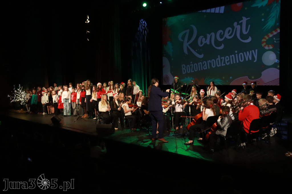 Fotorelacja: Koncert Świąteczny Szkoły Muzycznej i SP3 w MOK Zawiercie