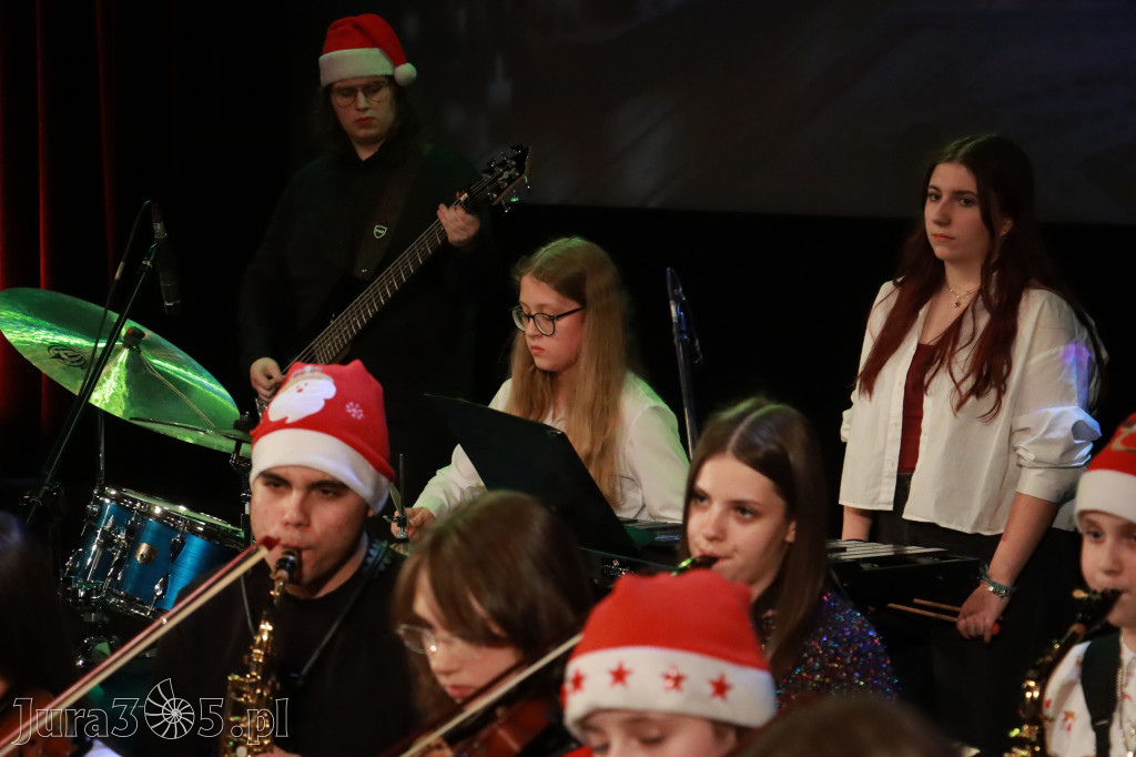 Fotorelacja: Koncert Świąteczny Szkoły Muzycznej i SP3 w MOK Zawiercie