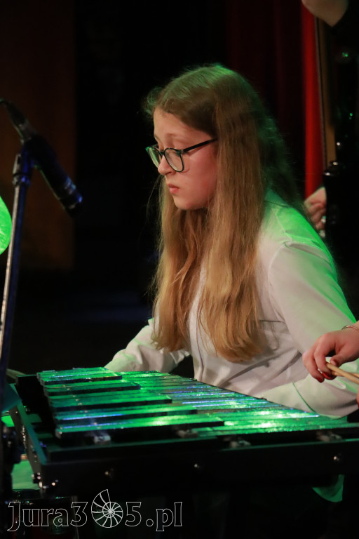 Fotorelacja: Koncert Świąteczny Szkoły Muzycznej i SP3 w MOK Zawiercie