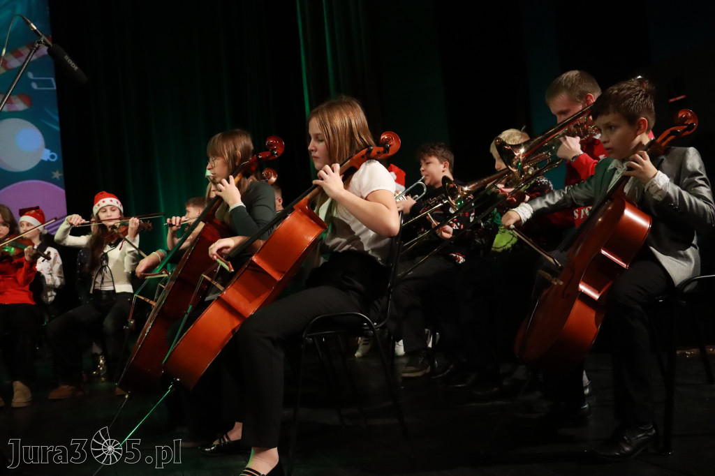 Fotorelacja: Koncert Świąteczny Szkoły Muzycznej i SP3 w MOK Zawiercie