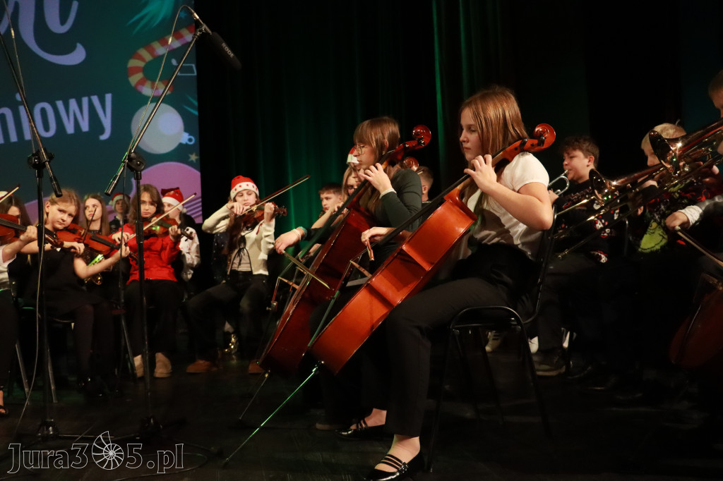 Fotorelacja: Koncert Świąteczny Szkoły Muzycznej i SP3 w MOK Zawiercie
