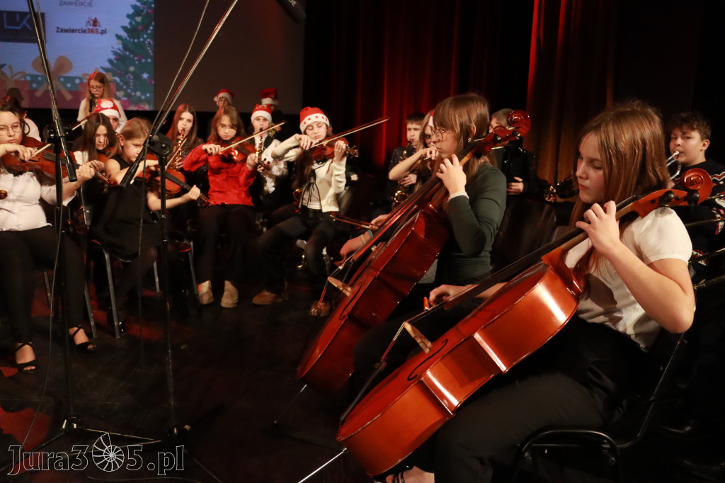 Fotorelacja: Koncert Świąteczny Szkoły Muzycznej i SP3 w MOK Zawiercie