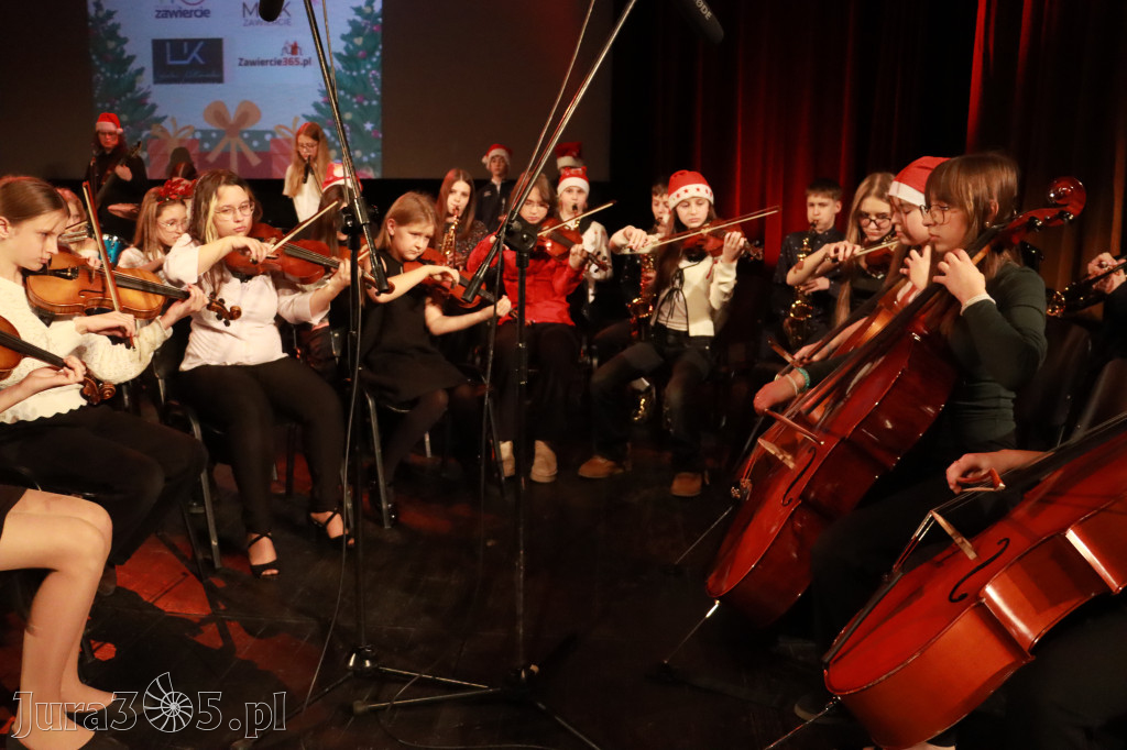 Fotorelacja: Koncert Świąteczny Szkoły Muzycznej i SP3 w MOK Zawiercie