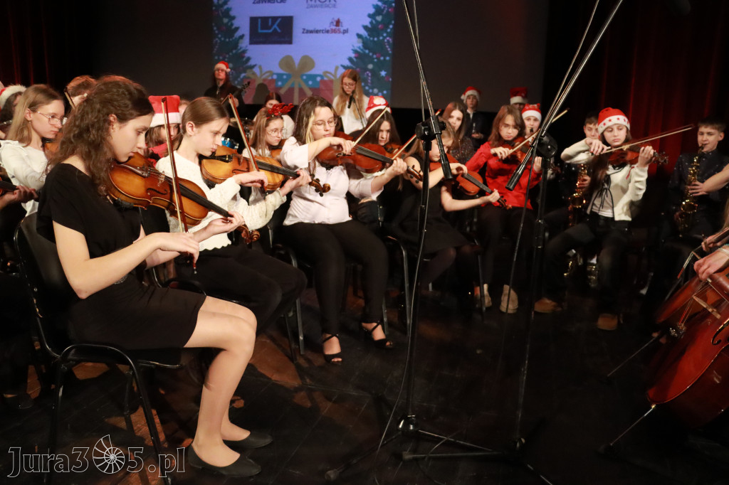 Fotorelacja: Koncert Świąteczny Szkoły Muzycznej i SP3 w MOK Zawiercie