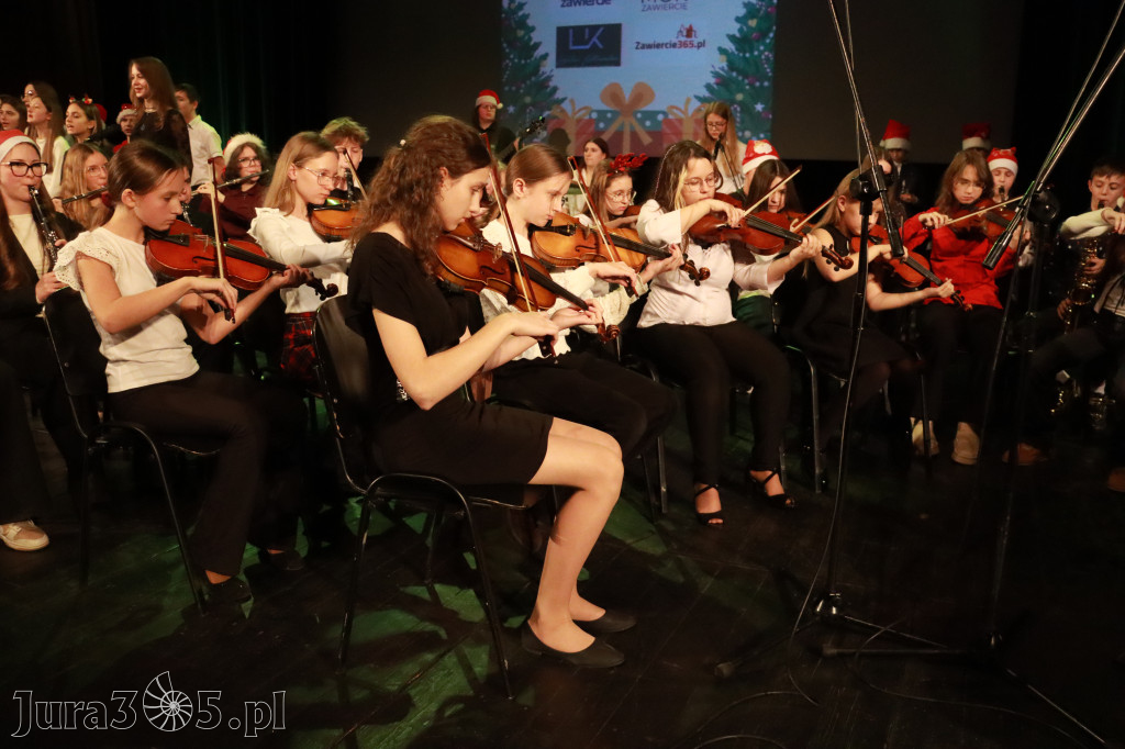 Fotorelacja: Koncert Świąteczny Szkoły Muzycznej i SP3 w MOK Zawiercie