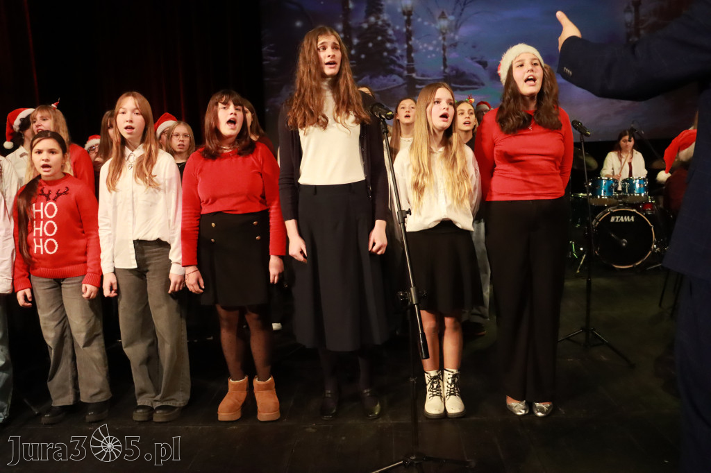 Fotorelacja: Koncert Świąteczny Szkoły Muzycznej i SP3 w MOK Zawiercie