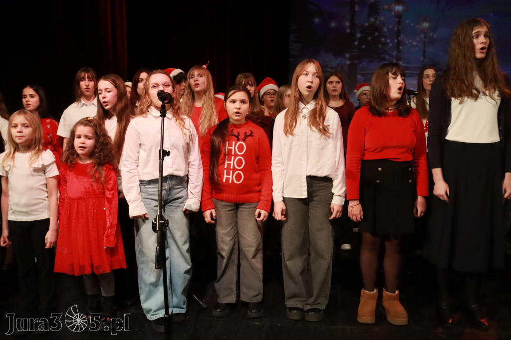 Fotorelacja: Koncert Świąteczny Szkoły Muzycznej i SP3 w MOK Zawiercie