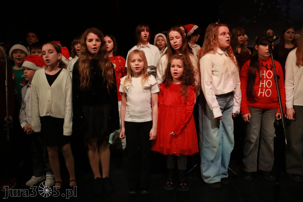 Fotorelacja: Koncert Świąteczny Szkoły Muzycznej i SP3 w MOK Zawiercie