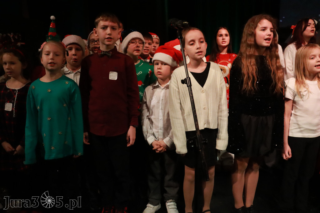 Fotorelacja: Koncert Świąteczny Szkoły Muzycznej i SP3 w MOK Zawiercie