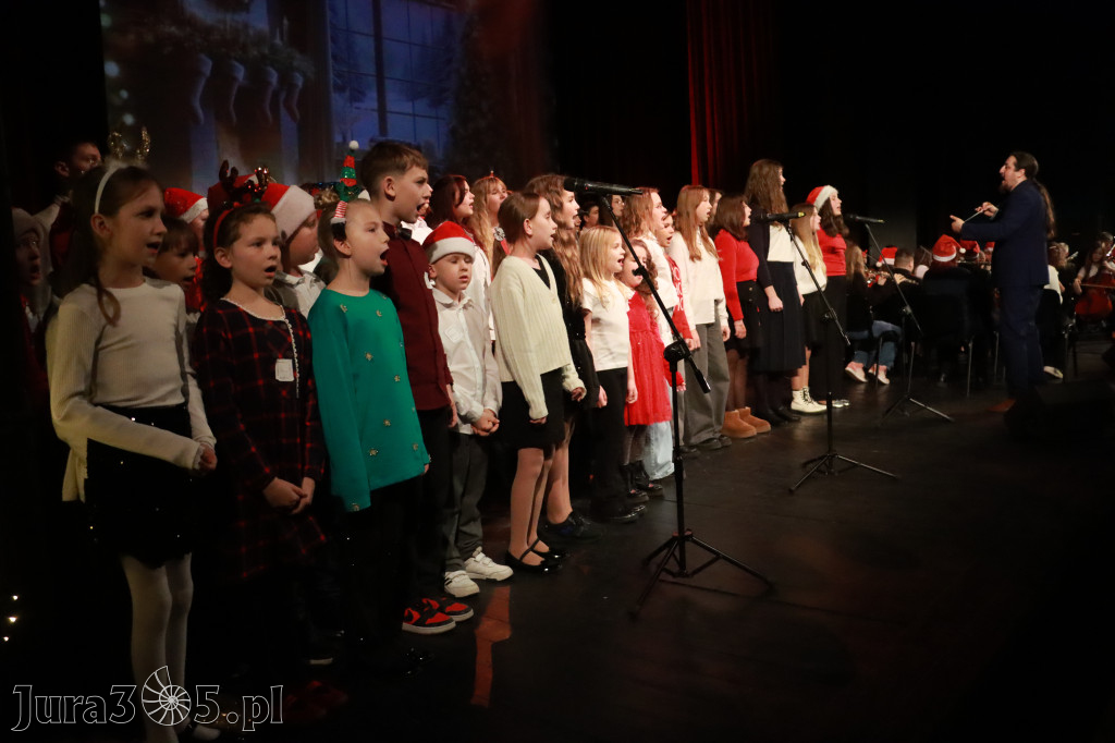 Fotorelacja: Koncert Świąteczny Szkoły Muzycznej i SP3 w MOK Zawiercie