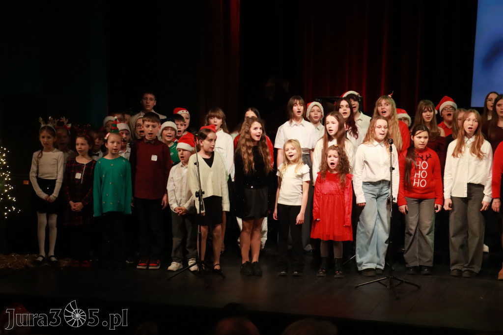 Fotorelacja: Koncert Świąteczny Szkoły Muzycznej i SP3 w MOK Zawiercie