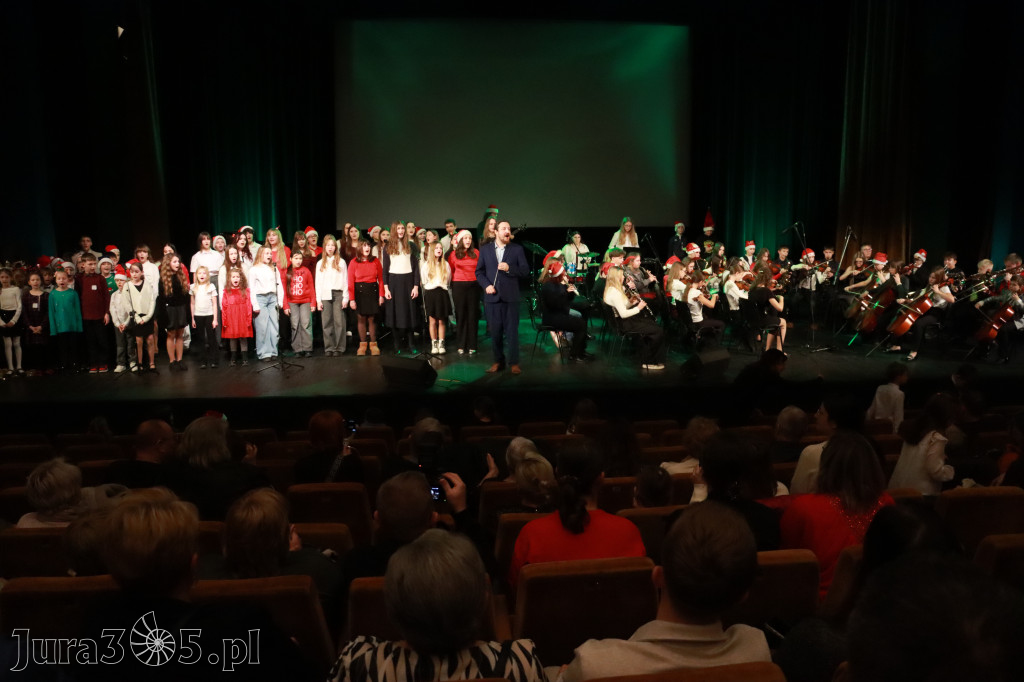 Fotorelacja: Koncert Świąteczny Szkoły Muzycznej i SP3 w MOK Zawiercie